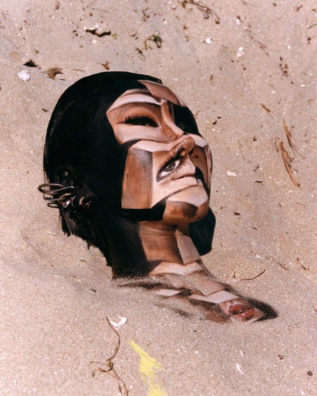 Те, що ця блогерка робить з обличчям, не вкладається у голову: вражаючі фото - фото 383584