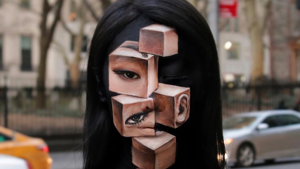 Те, що ця блогерка робить з обличчям, не вкладається у голову: вражаючі фото