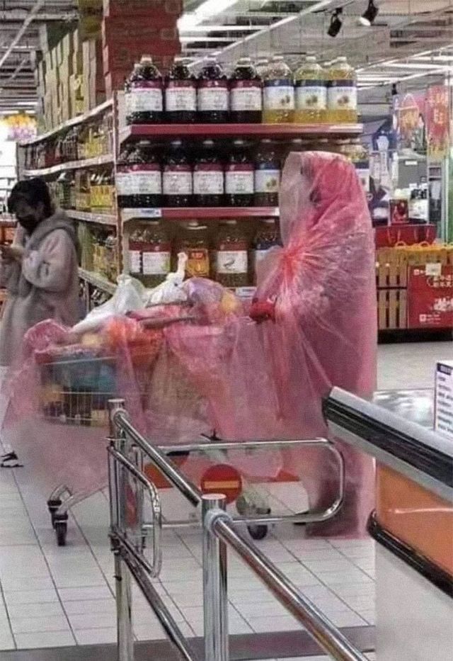 15 дивних способів, які люди використовують для захисту від коронавірусу: епічні фото - фото 383592