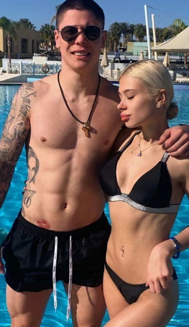 Дівчина захисника Динамо показала соковиті форми у всій красі - фото 383637