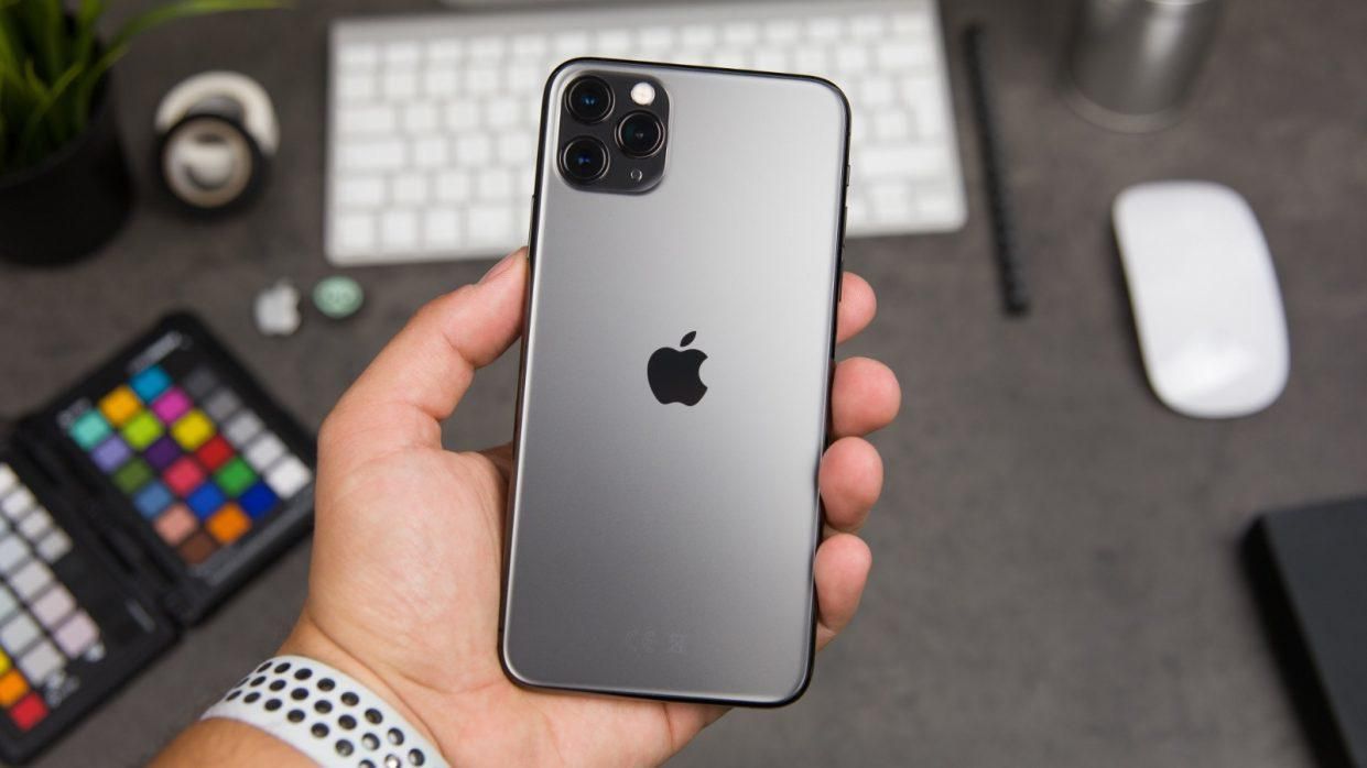 Фронталка iPhone 11 Pro MAX не вражає - фото 1