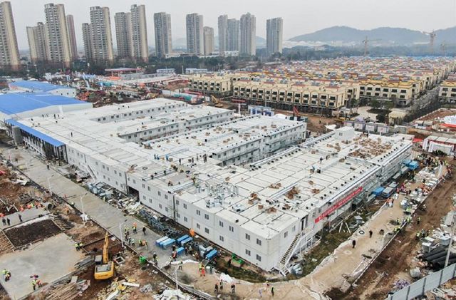 Як виглядає лікарня в Ухані, яку побудували за 10 днів: фото - фото 383810