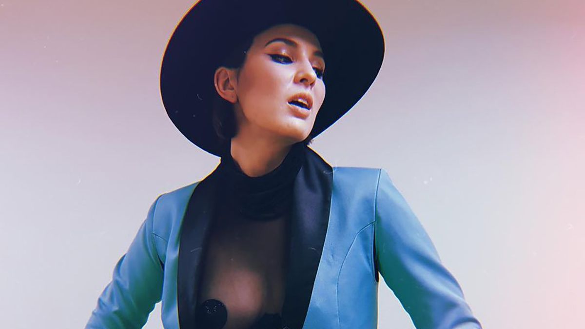 MARUV у відвертій сукенці показала знімки з Балі