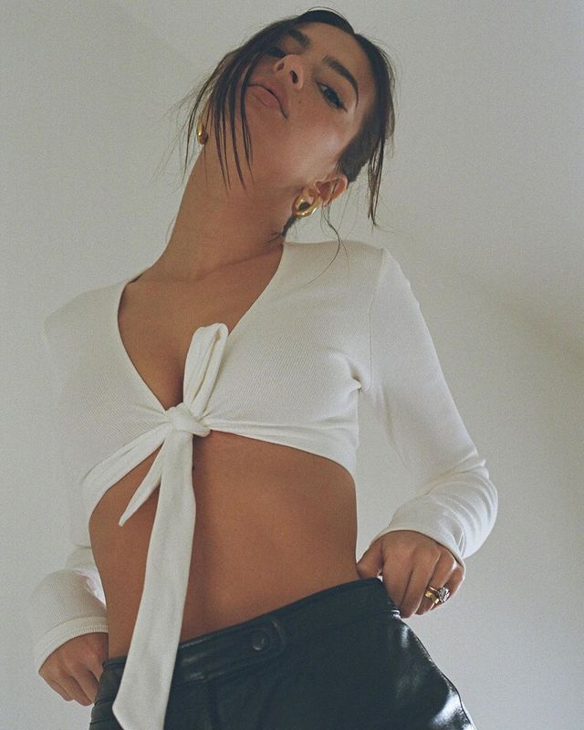 Ідеальна фігура: сексуальна Емілі Ратажковскі захопила Instagram - фото 383963