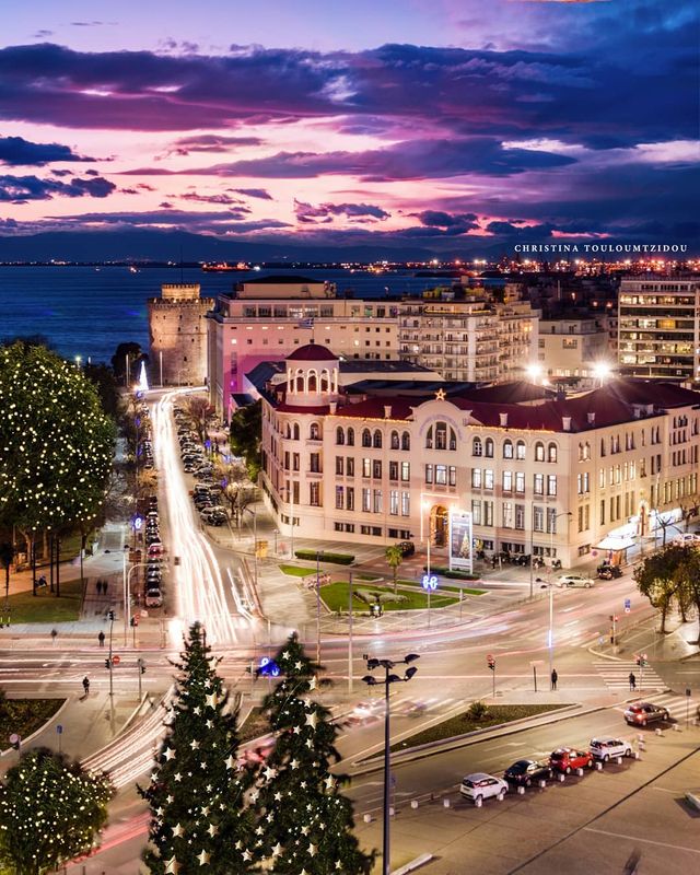 Як виглядає життя у Греції: яскраві вуличні фото - фото 383972