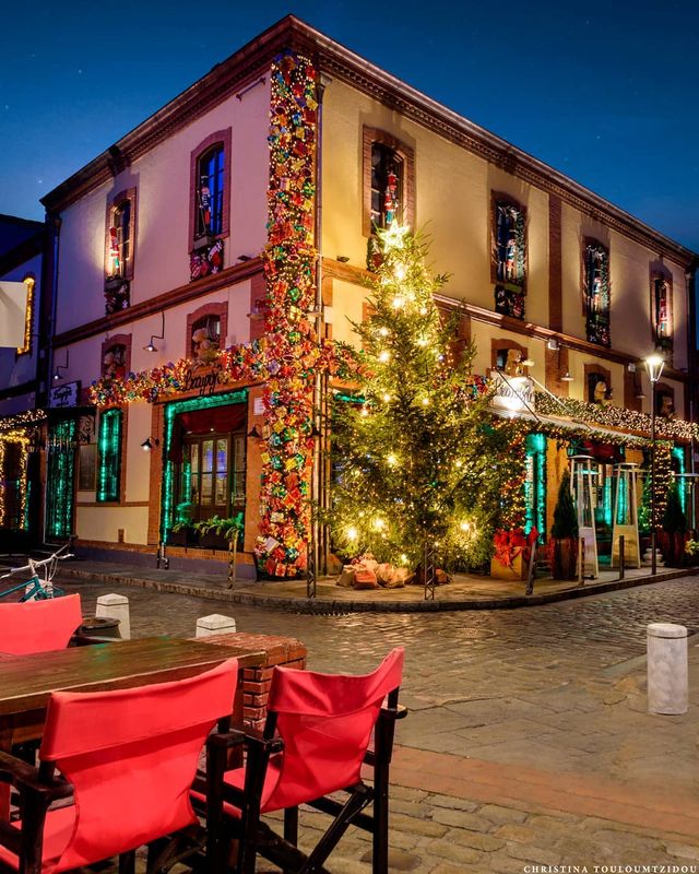 Як виглядає життя у Греції: яскраві вуличні фото - фото 383973