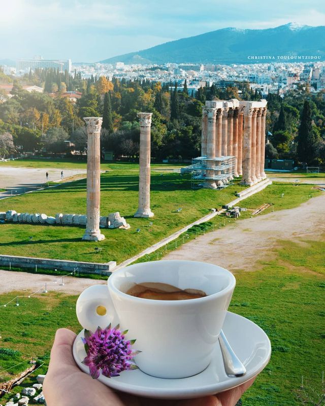 Як виглядає життя у Греції: яскраві вуличні фото - фото 383990