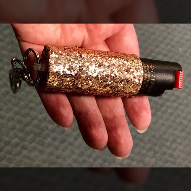 Рогатка та щітка-ніж: транспортна поліція США показує дивні речі пасажирів - фото 384011