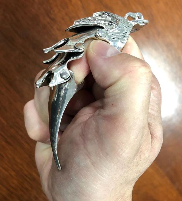 Рогатка та щітка-ніж: транспортна поліція США показує дивні речі пасажирів - фото 384019