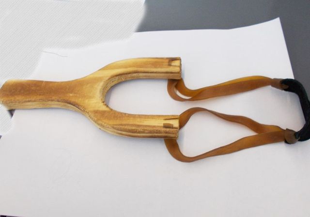 Рогатка та щітка-ніж: транспортна поліція США показує дивні речі пасажирів - фото 384021