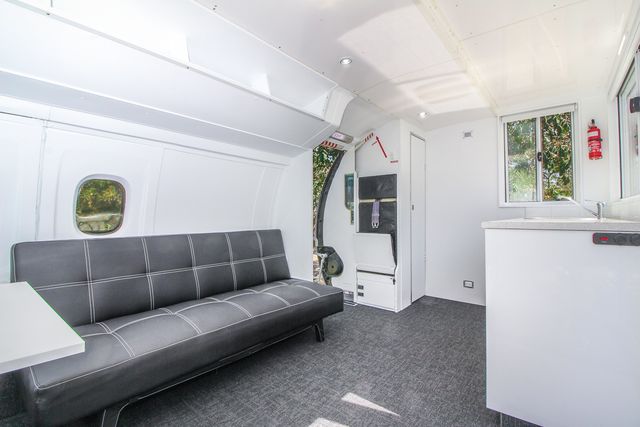 З навчального літака зробили крутий невеликий дім: фото - фото 384088