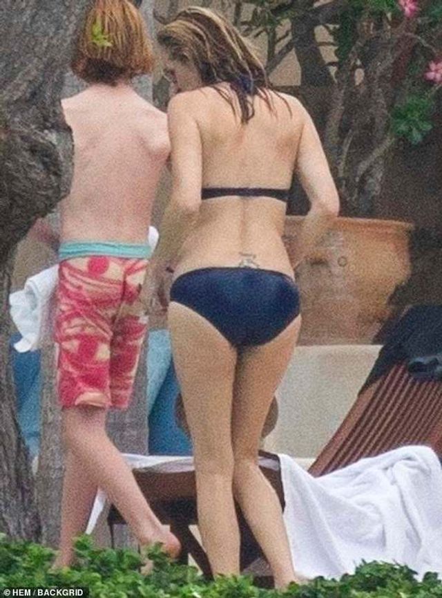 Джулія Робертс здивувала татуюванням на попереку: фотофакт - фото 384461