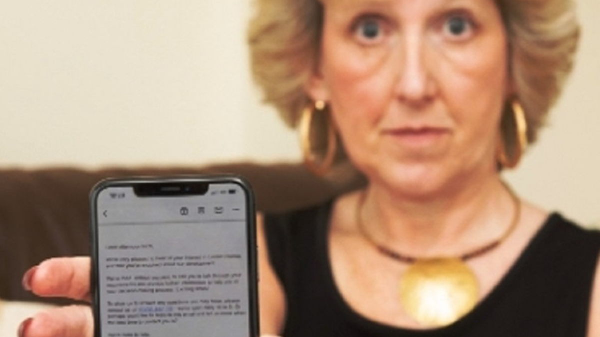 Добрий день, с*ка: клієнтку шокувало лайливе вітання компанії - фото 1