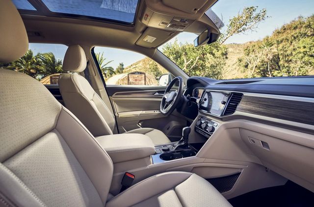 Оновлений Volkswagen Atlas отримав 'преміальний' комплект - фото 384607