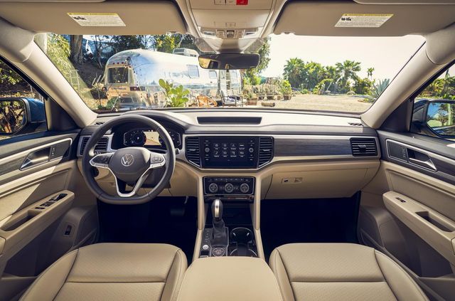 Оновлений Volkswagen Atlas отримав 'преміальний' комплект - фото 384608