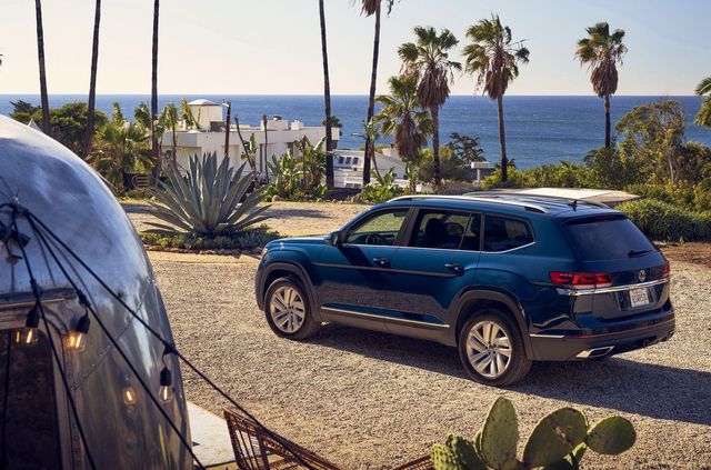 Оновлений Volkswagen Atlas отримав 'преміальний' комплект - фото 384612