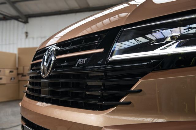 Volkswagen Multivan перетворили на спортивний мікроавтобус - фото 384661