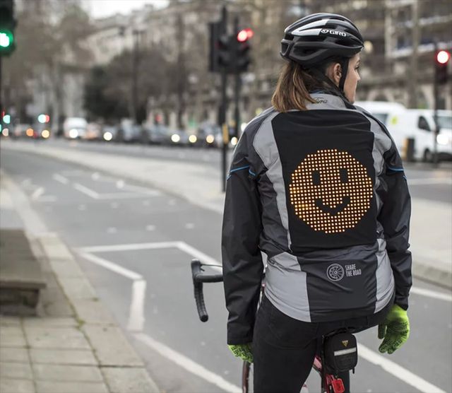 Ford випустив куртку з емодзі для велосипедистів - фото 384692