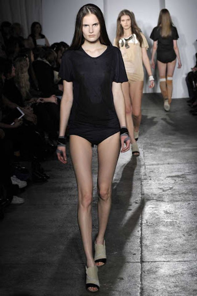 Українські моделі: як змінилась севастопольська красуня Алла Костромічова - фото 384727