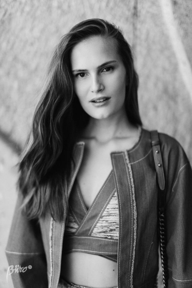 Українські моделі: як змінилась севастопольська красуня Алла Костромічова - фото 384728