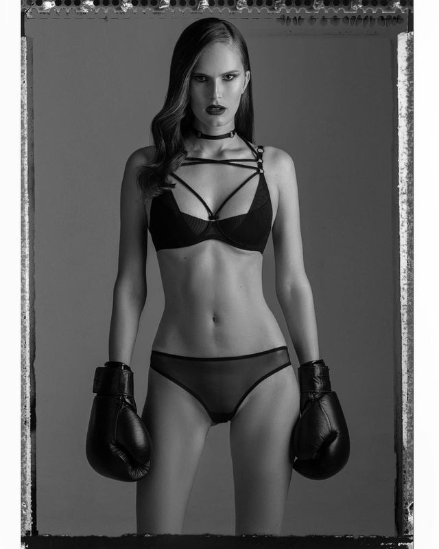 Українські моделі: як змінилась севастопольська красуня Алла Костромічова - фото 384737