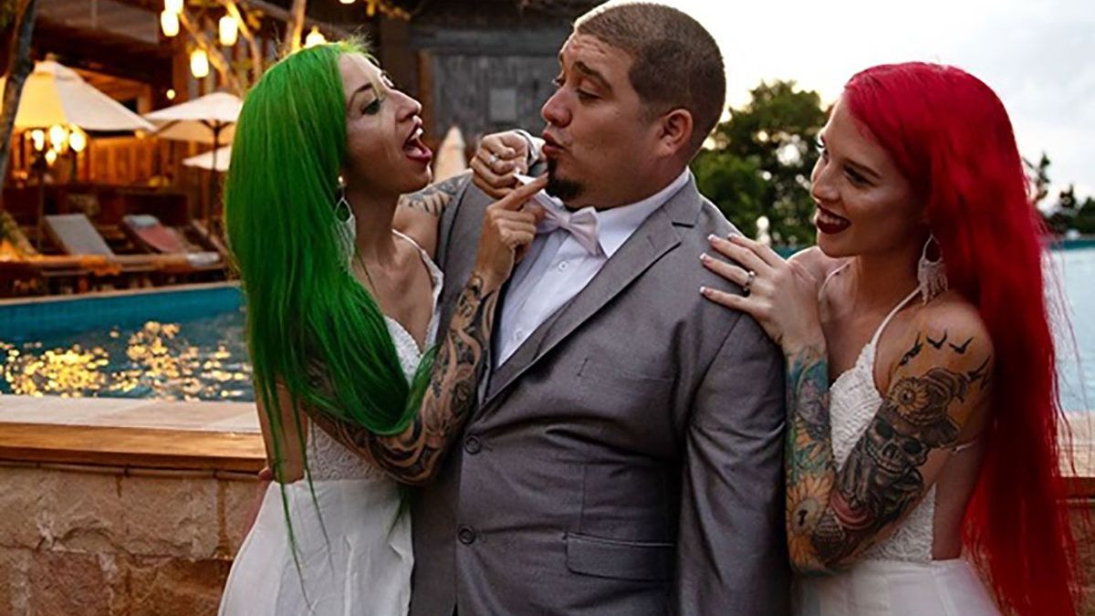 Дві наречені вийшли заміж за одного чоловіка