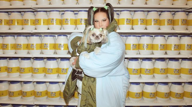 Netta – Ricki Lake: дивіться новий епатажний кліп переможниці Євробачення - фото 384923