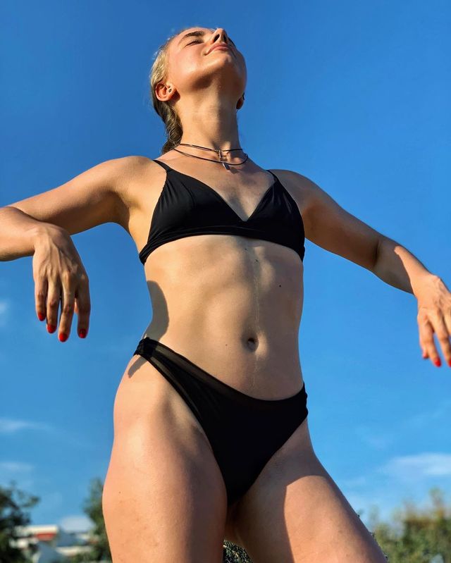 Дівчина тижня: гаряча актриса Клавдія Буніна, яка зіграла головну роль у Найгіршій подрузі - фото 385053