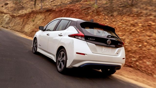 Nissan Leaf- фото 385160
