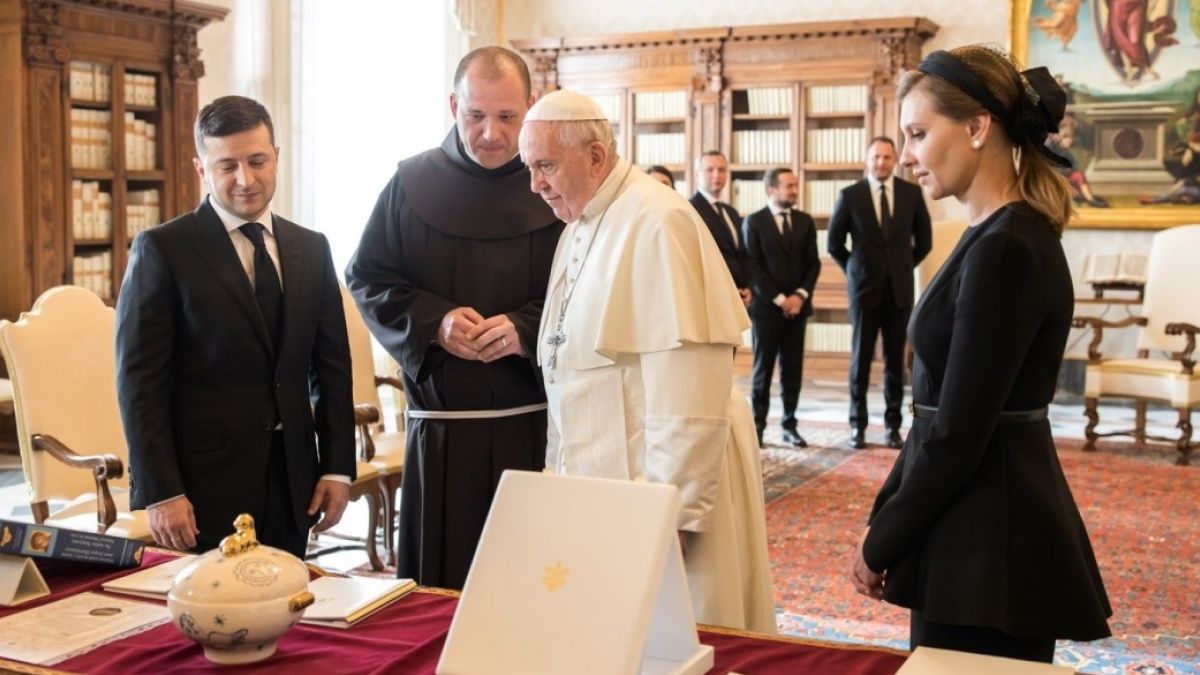 Експерти пояснили, чому Олена Зеленська у Ватикані була в чорному