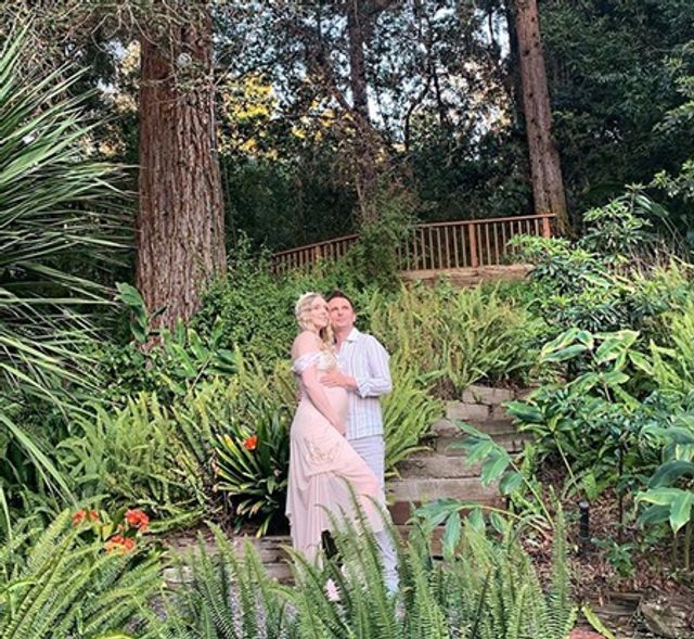 Лідер Muse і сексуальна зірка Playboy стануть батьками - фото 385221