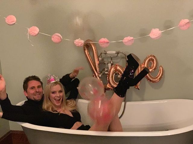 Лідер Muse і сексуальна зірка Playboy стануть батьками - фото 385222