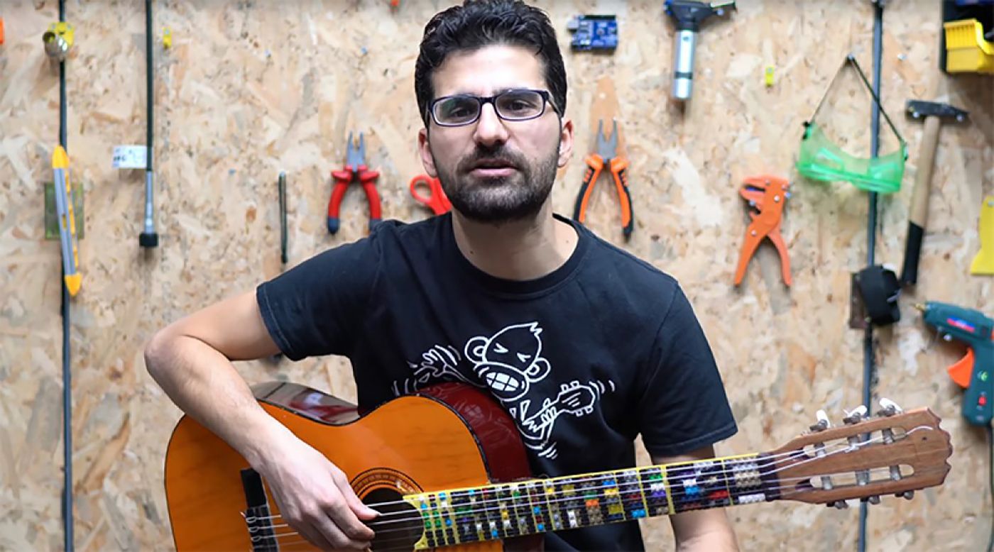 Музикант зробив гітару з LEGO: слухайте, як вона звучить