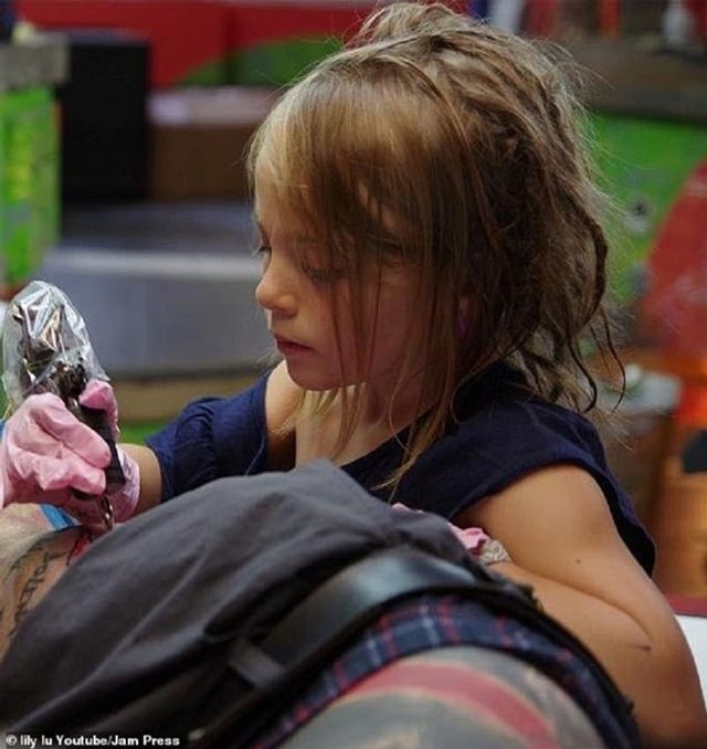 Дівчинка в 9 років стала наймолодшим тату майстром: цікаві роботи - фото 385478