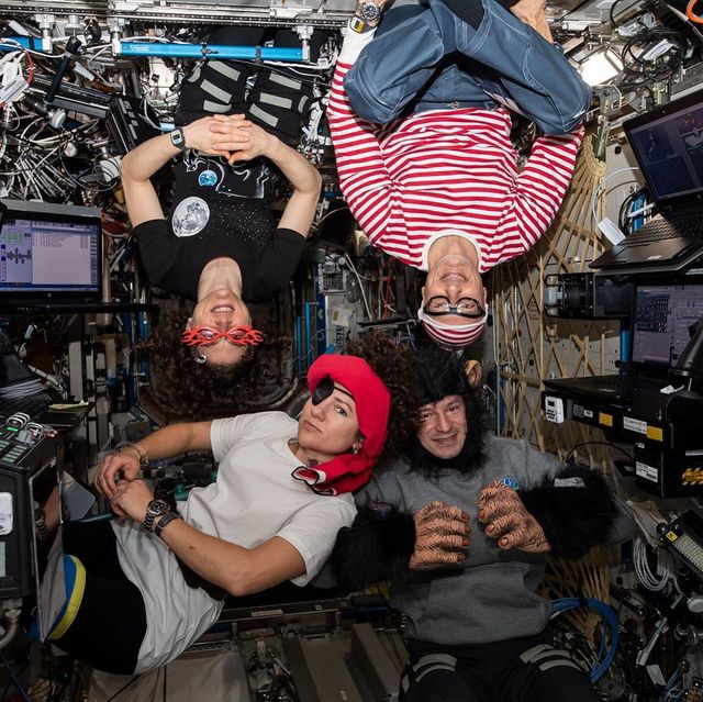 У NASA показали роботу астронавтів у космосі: фото - фото 385536