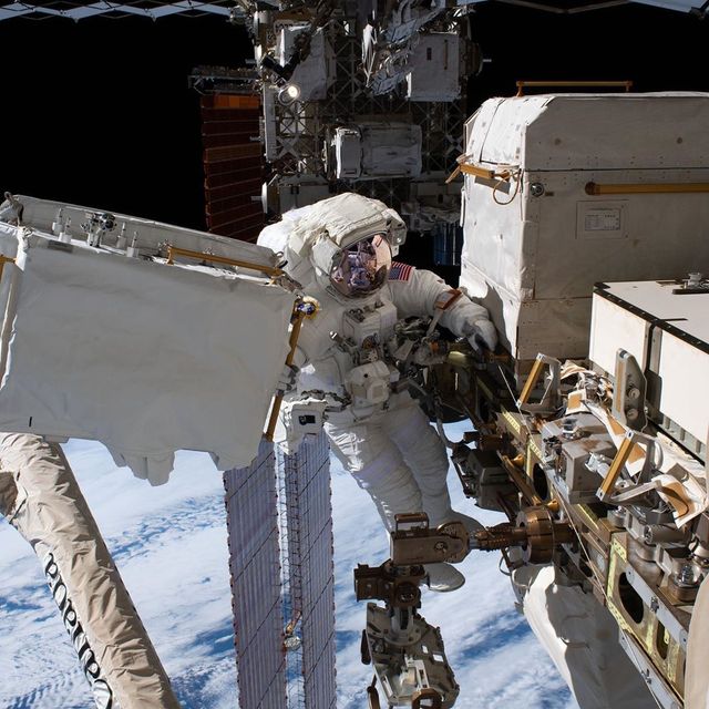 У NASA показали роботу астронавтів у космосі: фото - фото 385542