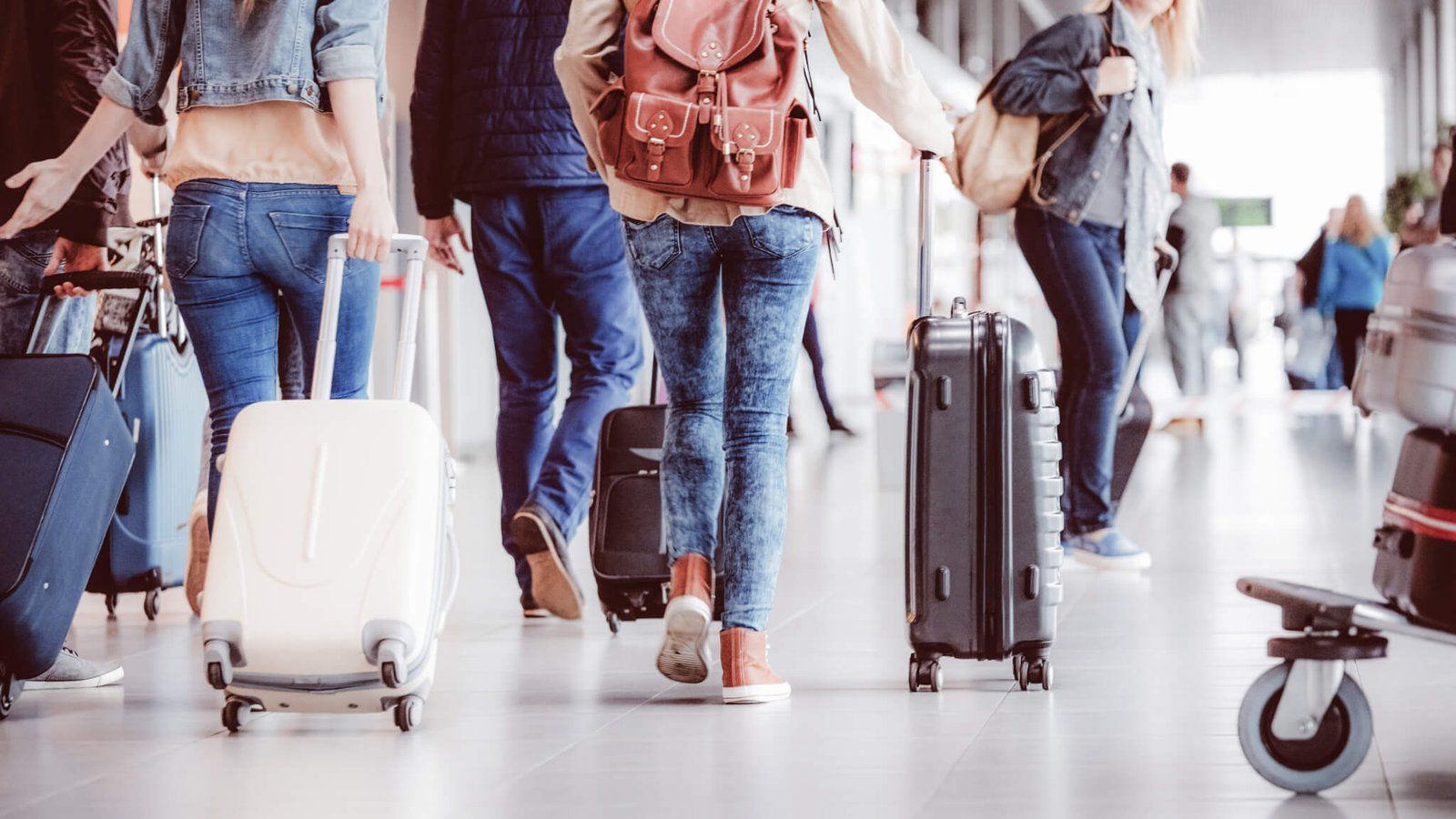 Як упакувати багато речей в ручну поклажу: у мережі розповіли про новий спосіб