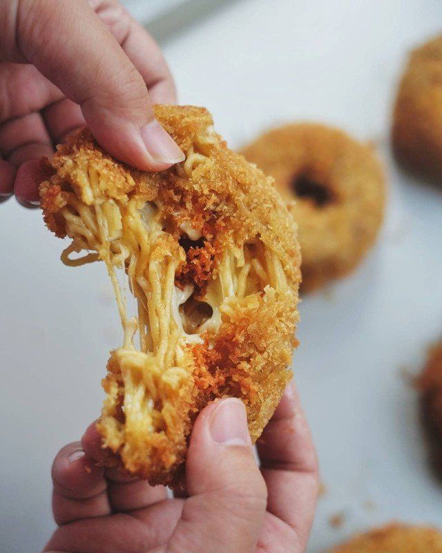 У Джакарті створюють не солодкі торти для справжніх чоловіків - фото 385613