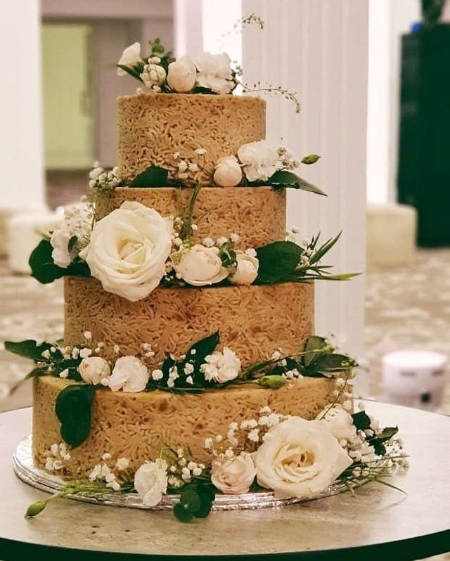 У Джакарті створюють не солодкі торти для справжніх чоловіків - фото 385615