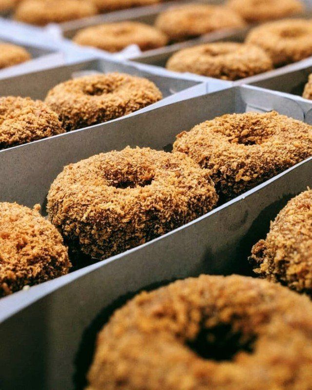 У Джакарті створюють не солодкі торти для справжніх чоловіків - фото 385620