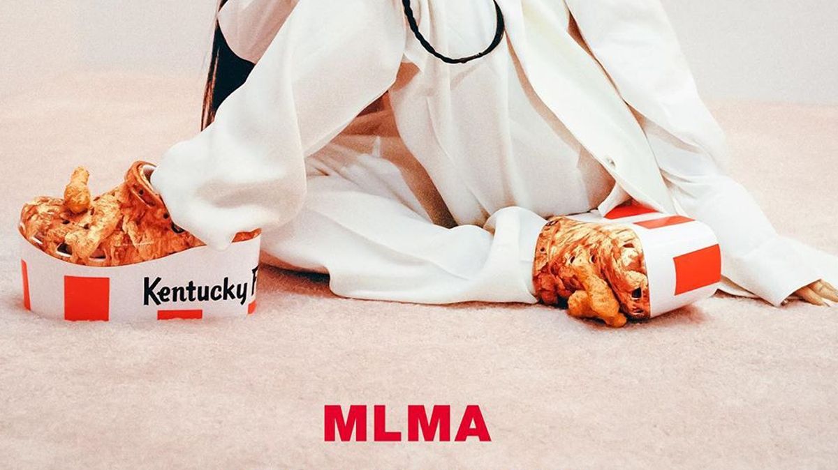 KFC і Crocs випустили взуття зі смаженою курочкою, яке ще й пахне