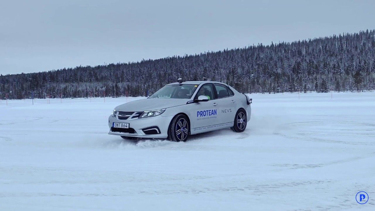 Дивіться, як електричний Saab розвертається на місці: ефектне відео