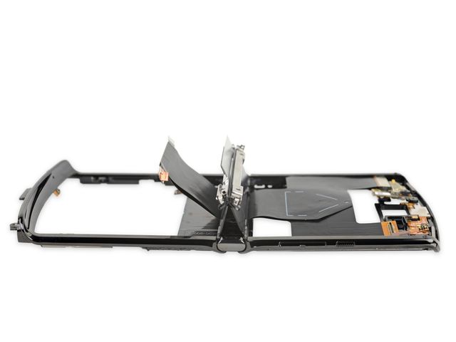 В iFixit розібрали новий Motorola RAZR (2019): чи просто ремонтувати смартфон - фото 385895