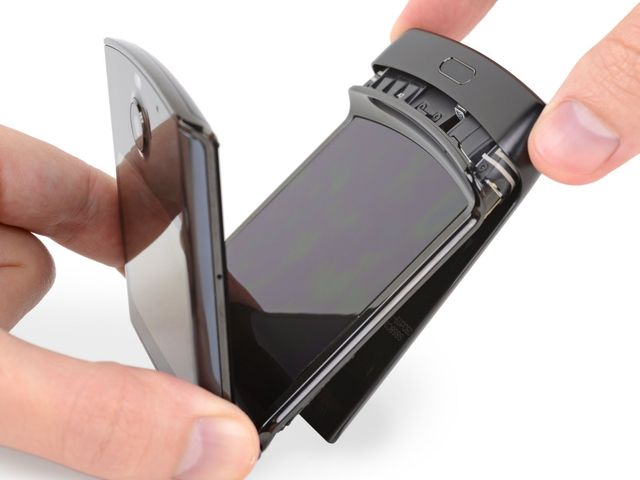 В iFixit розібрали новий Motorola RAZR (2019): чи просто ремонтувати смартфон - фото 385898