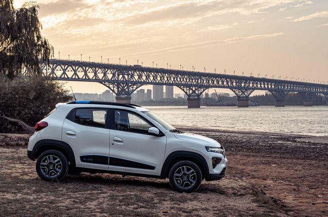 Renault випустить бюджетний електромобіль - фото 386026