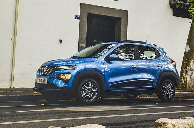 Renault випустить бюджетний електромобіль - фото 386027