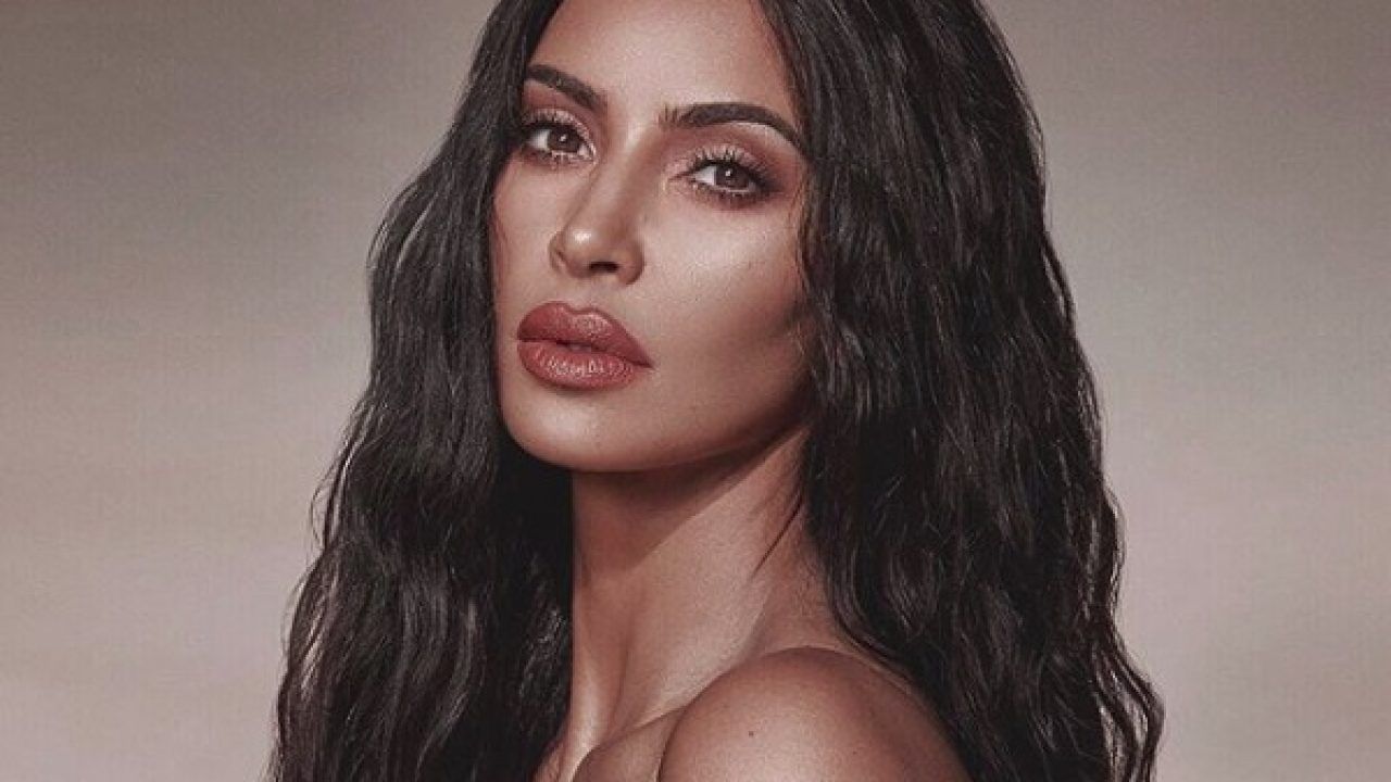 Найвідоміша світська левиця показала гарячі кадри у білизні