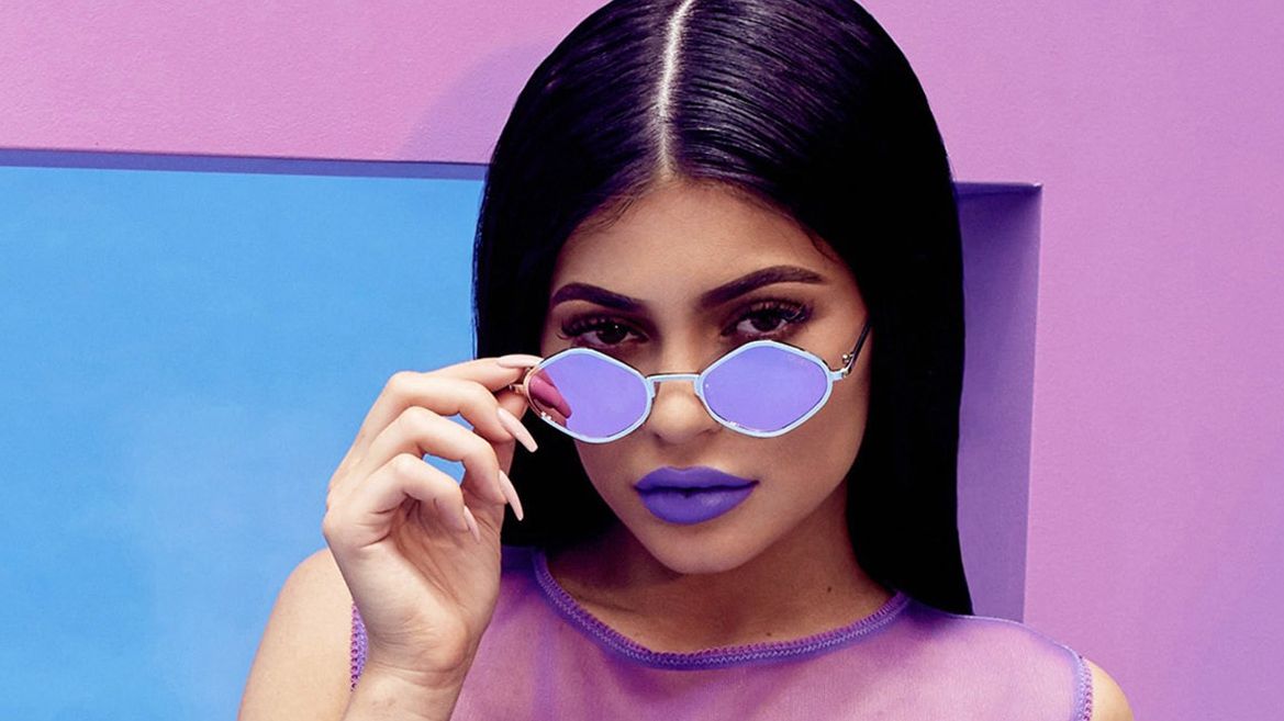 Наймолодша мільярдерка у світі здивувала занадто короткою стрижкою