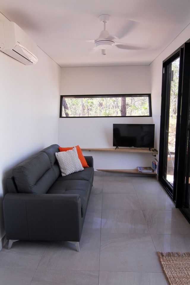 Австралійці зробили дім для мандрівників із контейнерів: ефектні фото - фото 386314