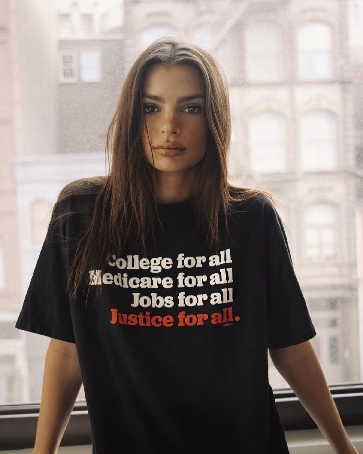 Емілі Ратажковскі в купальнику - фото 1